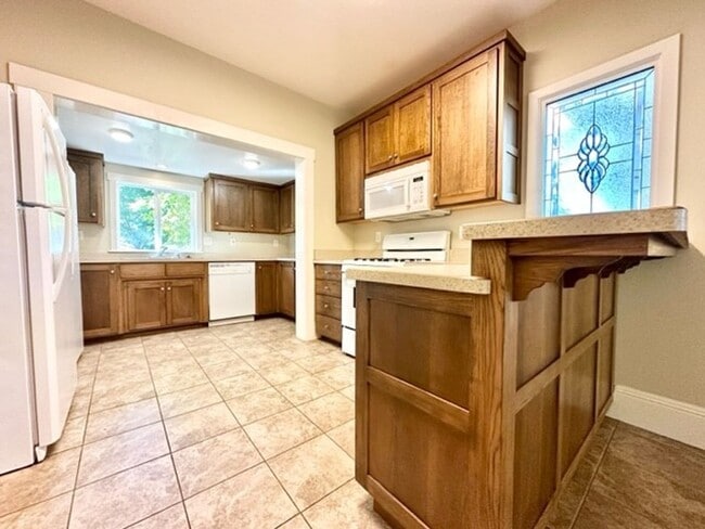 Building Photo - 839 Rio Chico Way