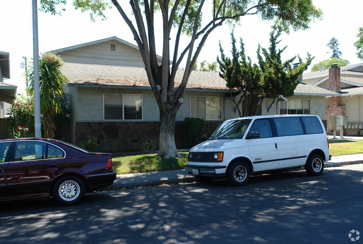 Building Photo - 861 Burbank Dr