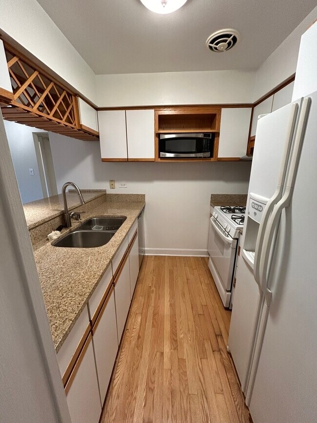 Foto del edificio - 401 W Webster Ave