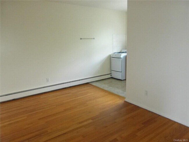 Building Photo - 6 Duryea Pl