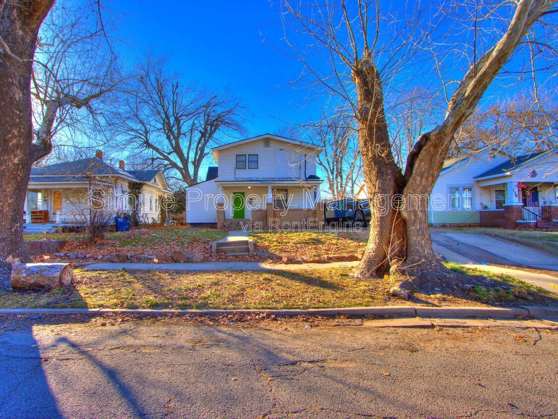 Primary Photo - 730 N Louisa Ave