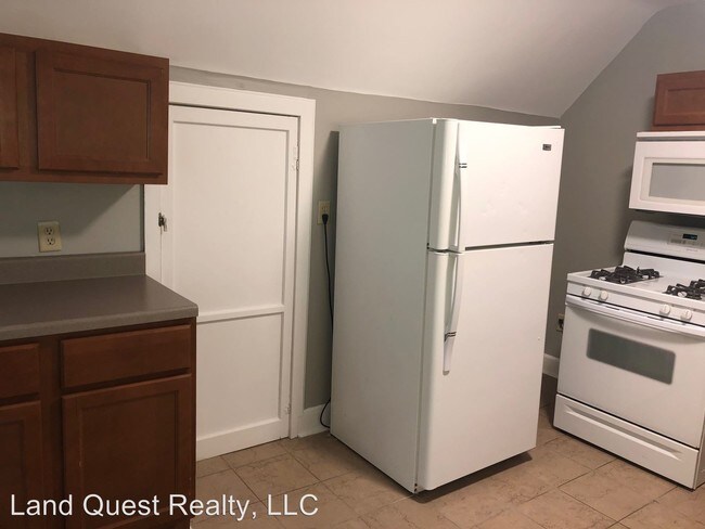 Building Photo - 1 br, 1 bath Apartment - 6417 Sheridan Rd.