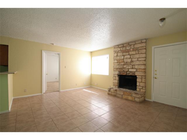Foto del edificio - Spacious 3 Bedroom, 2 Bath Duplex in Prime...