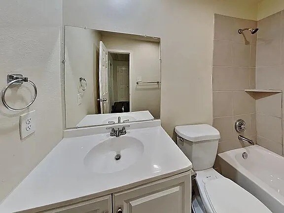 Foto del edificio - 8562 Chaletford Dr