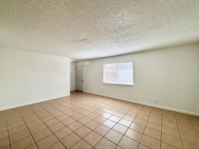 Foto del edificio - 21480 Laguna Rd