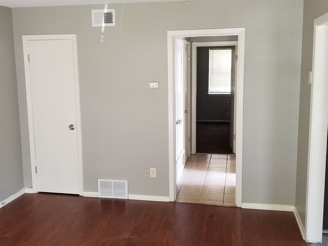 Building Photo - 1287-89 Halcomb ln Memphis, TN. 38127