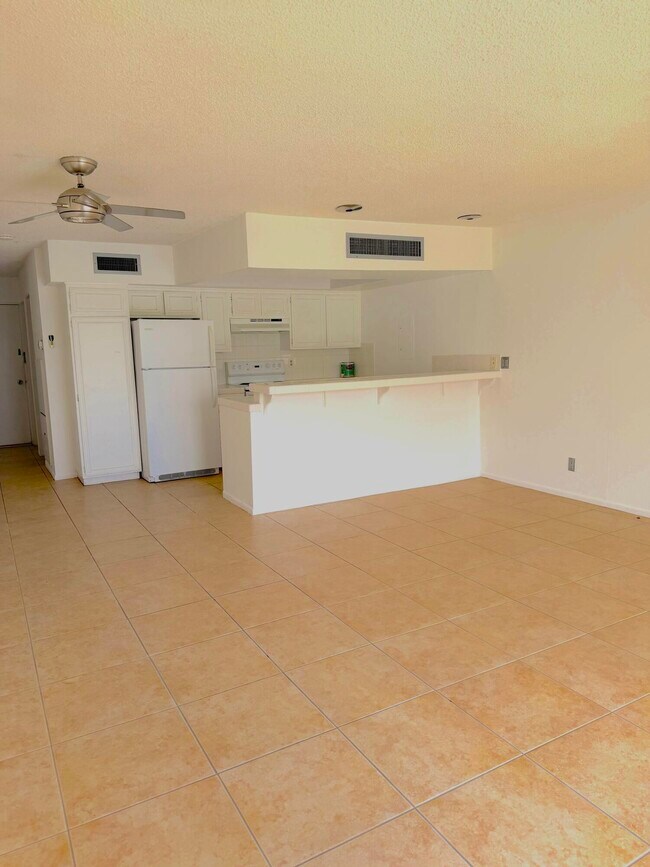 Building Photo - 1655 E Palm Canyon Dr