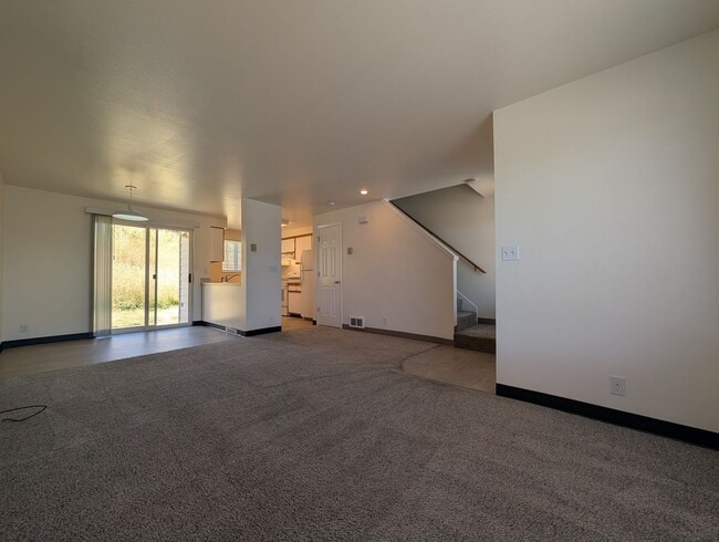 Building Photo - 2-Bedroom, 1-Bath 2-Story Townhouse Apartment Off Bailey Hill!