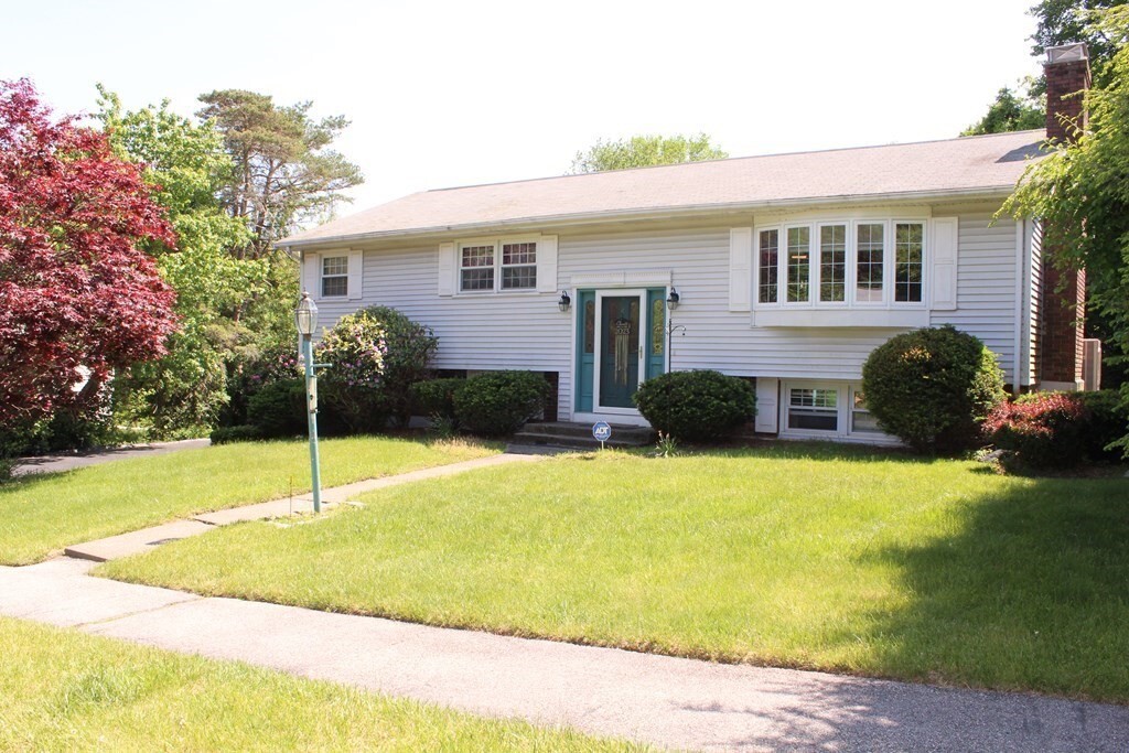 Primary Photo - 4 Deerfield Rd