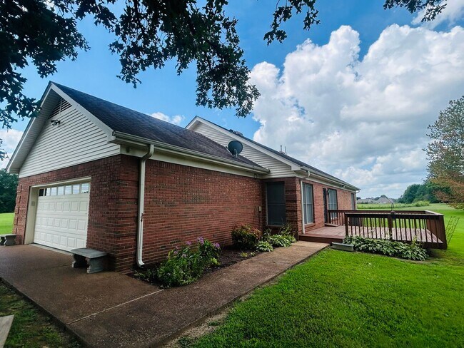 Foto del edificio - Desirable Oakland Home on Acreage. Owner W...