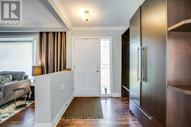 Building Photo - 256 Eastcourt Rd