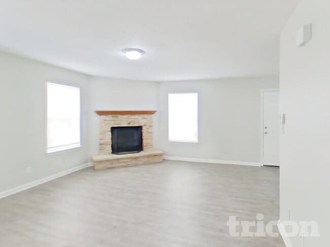 Building Photo - 1296 Edgewater Dr