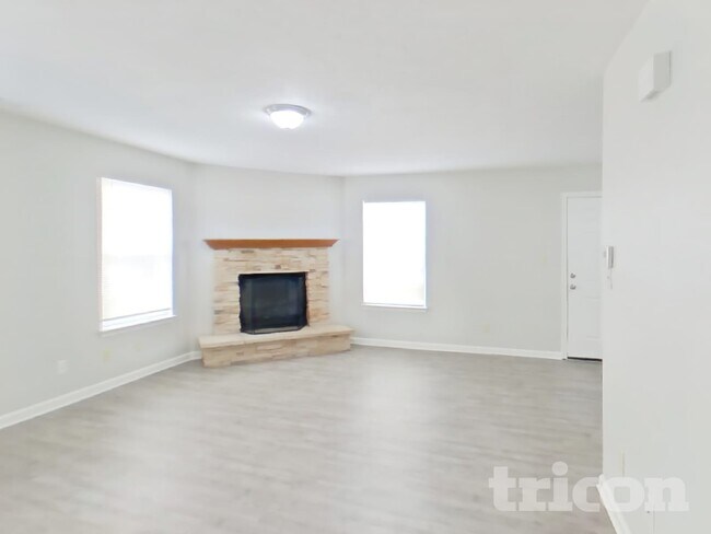 Foto del edificio - 1296 Edgewater Dr