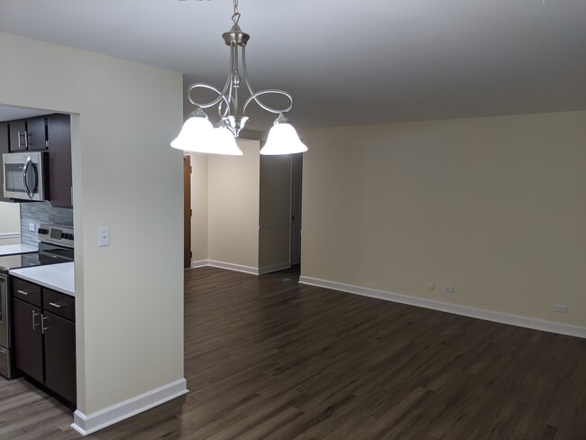 Building Photo - 6340 Americana Dr