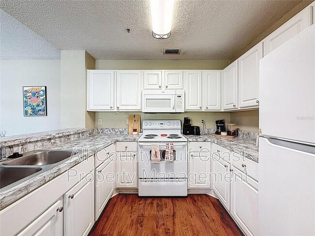 Foto del edificio - 4057 Crockers Lake Blvd