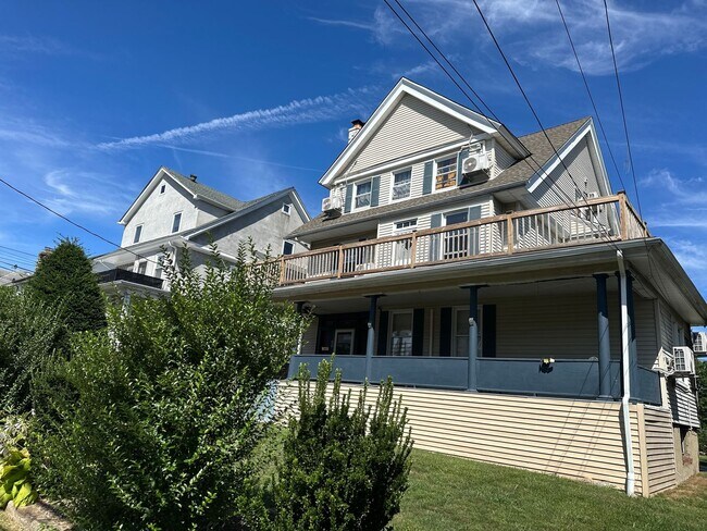 Foto del edificio - New Rochelle Fully Furnished Beauty