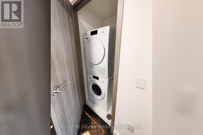 Building Photo - 1 Concord Cityplace Wy