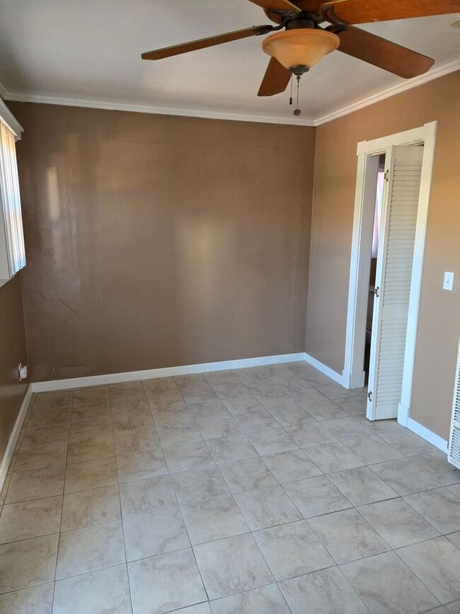 Building Photo - 1 bedroom apartment-steps from the beach