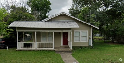 Building Photo - 515 E Elm St