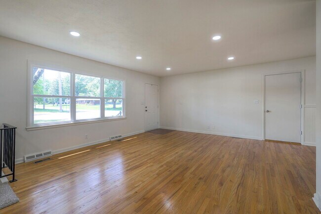 Foto del edificio - 331 N Madison St