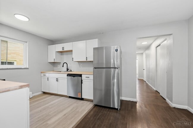 Building Photo - 6155 Ridge Ave