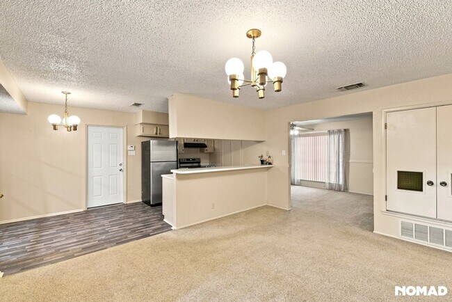Foto del edificio - 8346 Shoal Creek Dr