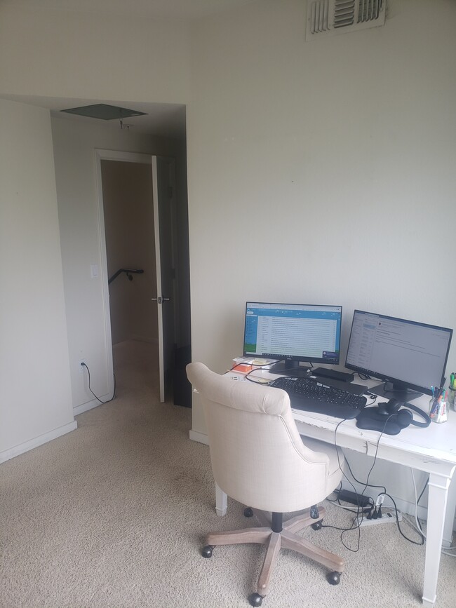 Building Photo - 1207 Wood St