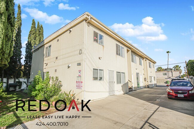 Building Photo - Lovely Three Bedroom with Sunny Windows, K...