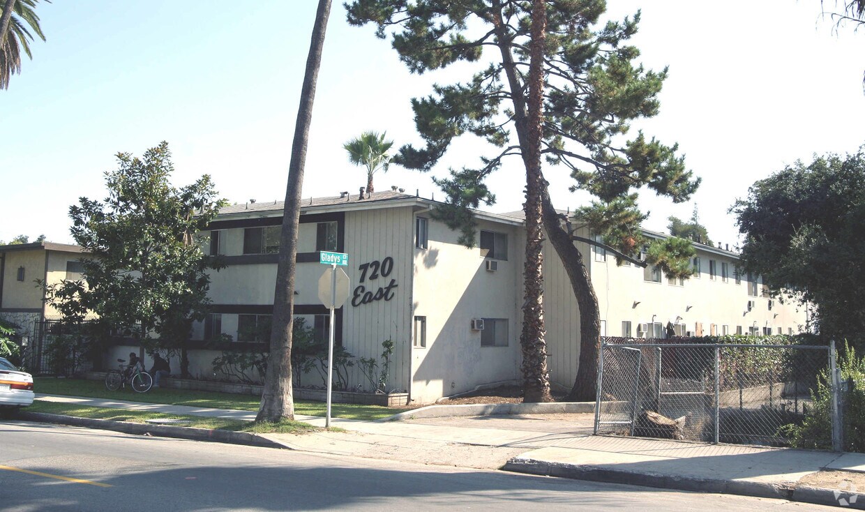 Foto principal - 720 E Mountain St