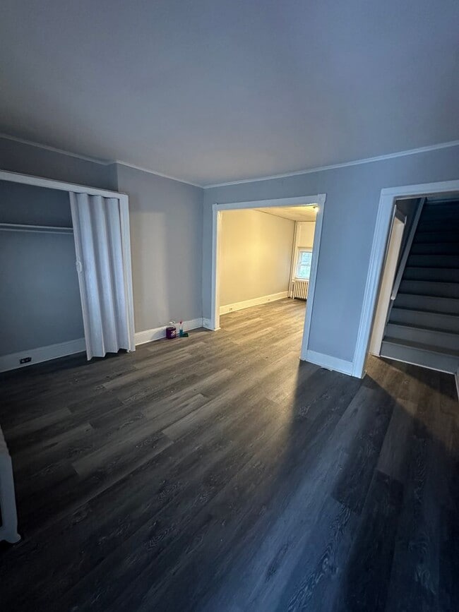 3 Bed, 1 bath rowhome available! - 3 Bed, 1 bath rowhome available!