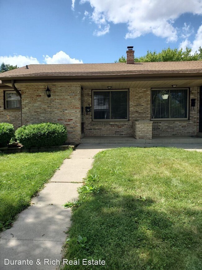 3 br, 2 bath House 5007 N 106th St House for Rent in Milwaukee, WI