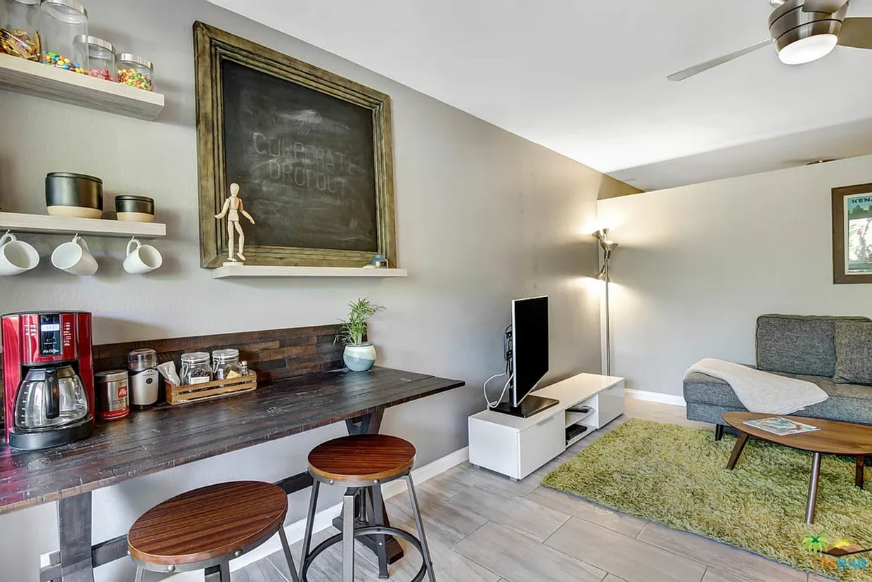 Primary Photo - Charming Furnished 1-Bedroom Condo with Mo...