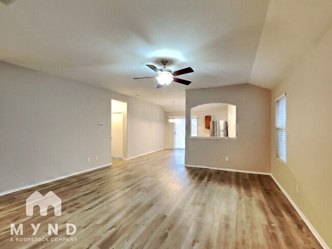 Foto del edificio - 4613 Redbud Dr