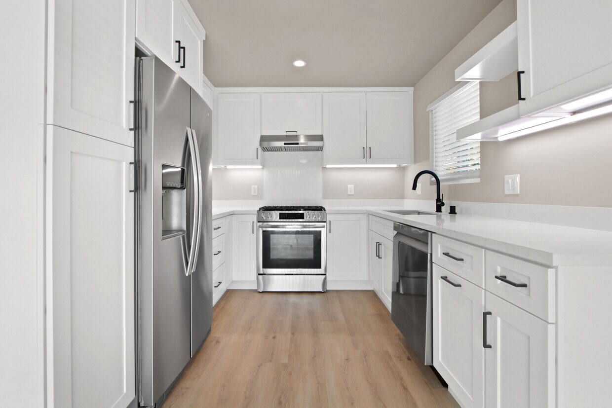 Kitchen - 14801 Newport Ave