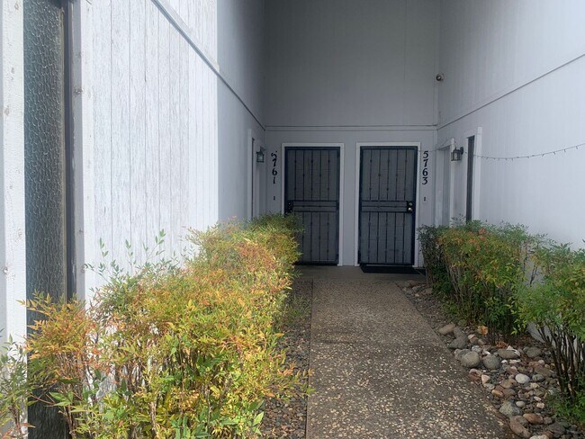 Building Photo - 9540001/60