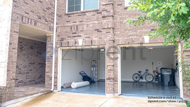 Foto del edificio - 8721 Fairway Ln