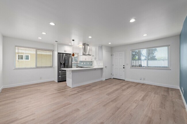 Foto del edificio - Upstairs 2 bedroom 1 bathroom Condo!