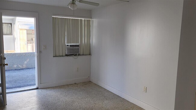 Foto del edificio - 329 SW 6th Ave