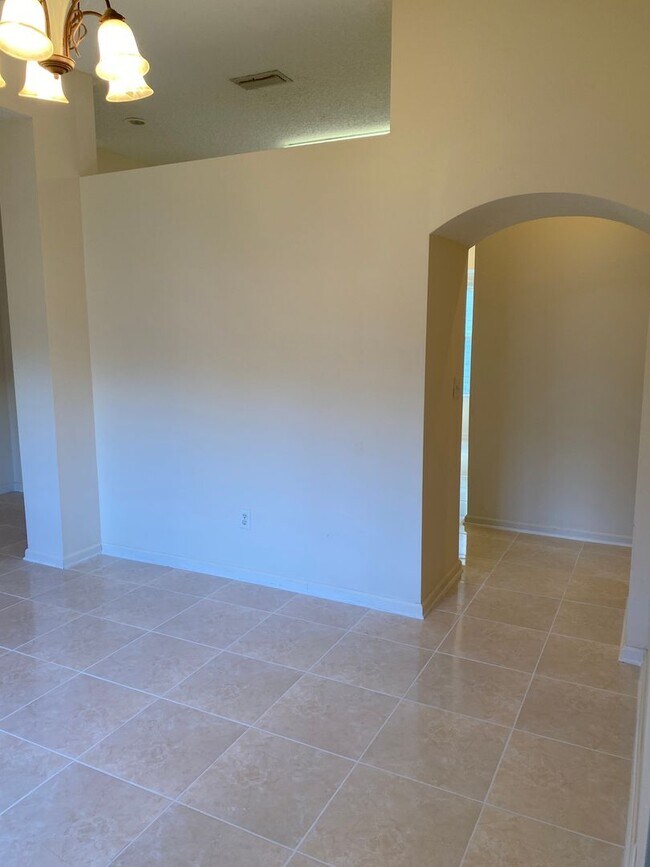 Building Photo - NICE HOME IN QUIET NEIGHBORHOOD
