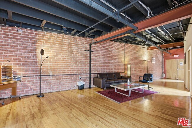 Foto del edificio - 5401 Alvern Cir