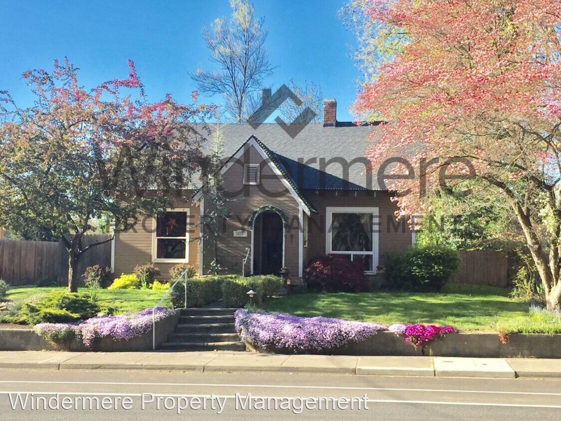 Foto principal - 4 br, 2 bath House - 1033 E Alder