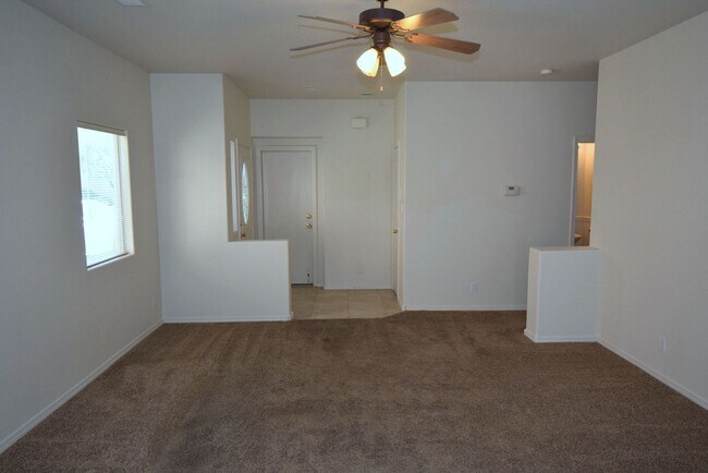 Building Photo - 2 Bed 2.5 Bath Two Story Townhouse with 2 ...