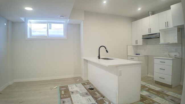 Photo du bâtiment - 10240-10157 157 St NW