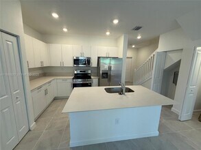 Building Photo - 184 10th Ct