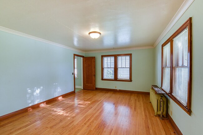 Building Photo - 409 Division