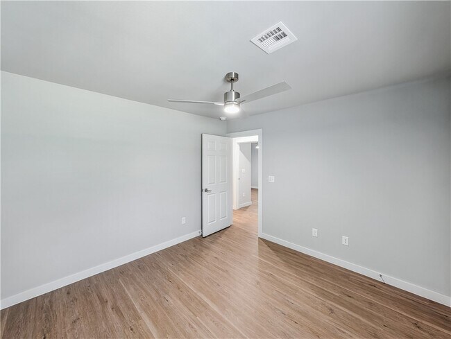 Foto del edificio - 6619 NW Altus St