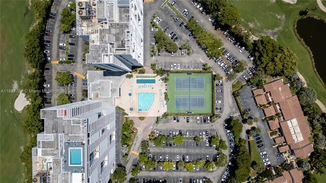 Foto del edificio - 20225 NE 34th Ct