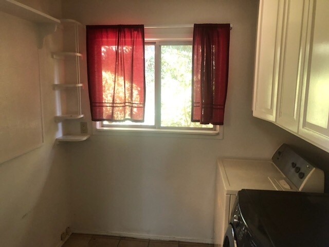 Laundry Room - 3426 Lama Ave
