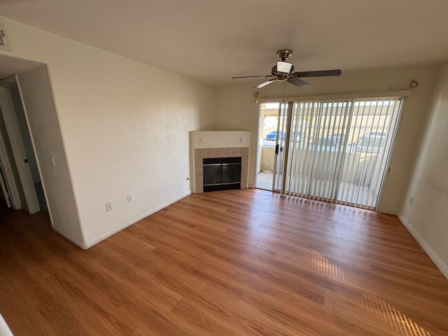 Building Photo - Beautiful 2 Bedroom 2 Bath Condo Close To ...