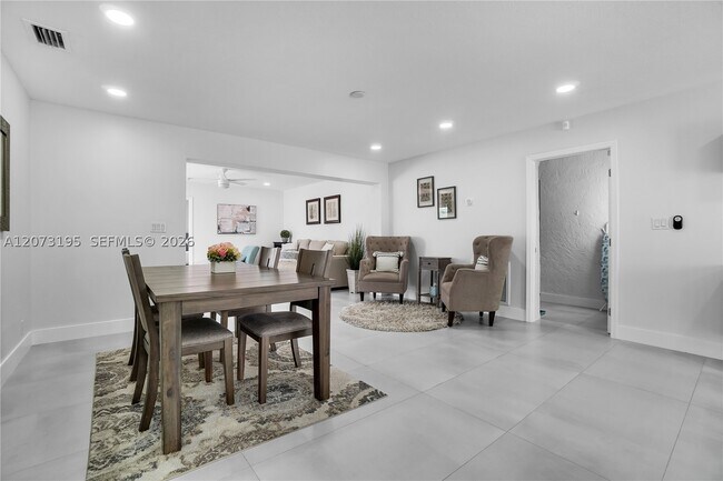 Foto del edificio - 617 NW 30th St